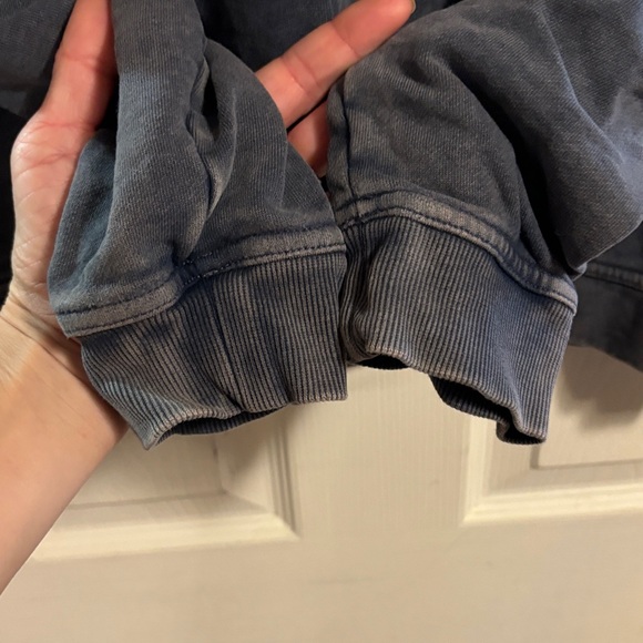 Universal Thread Women's blue Sweatshirt - Picture 5 of 11